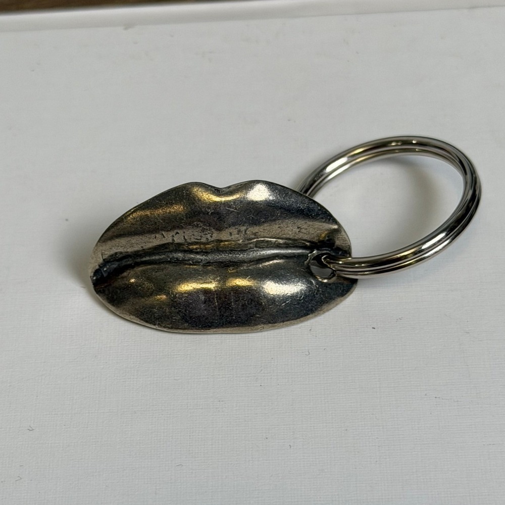 Silver Tone 3D Lips Keychain Pewter Style Metal Mouth Kiss Charm Key Ring